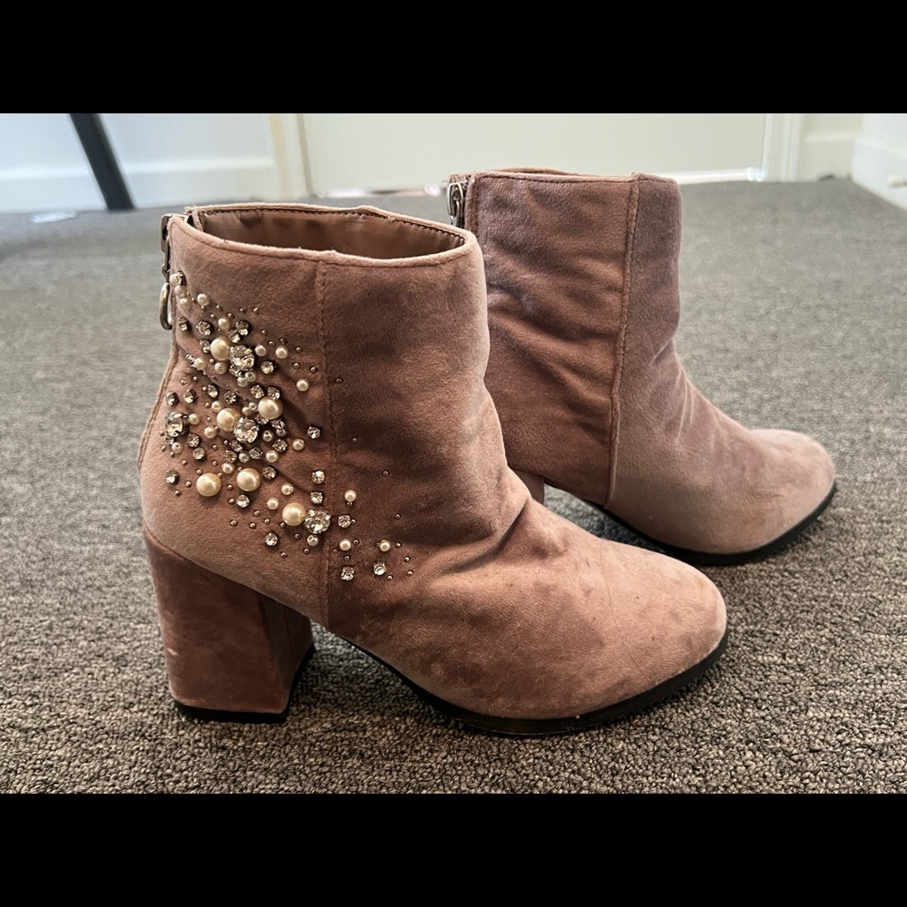 Basement Boots with Pearls